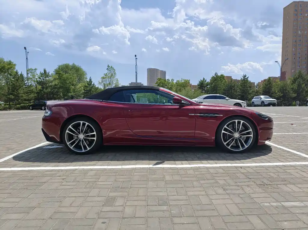 Aston Martin DBS 阿斯顿·马丁DBS 2009款 6.0 Touchtronic Volante