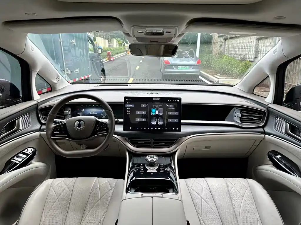 Denza D9 DM-i 970 4 WD Flagship