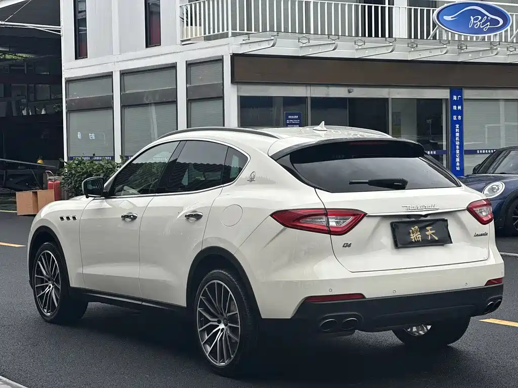 Levante 3.0 T Standard