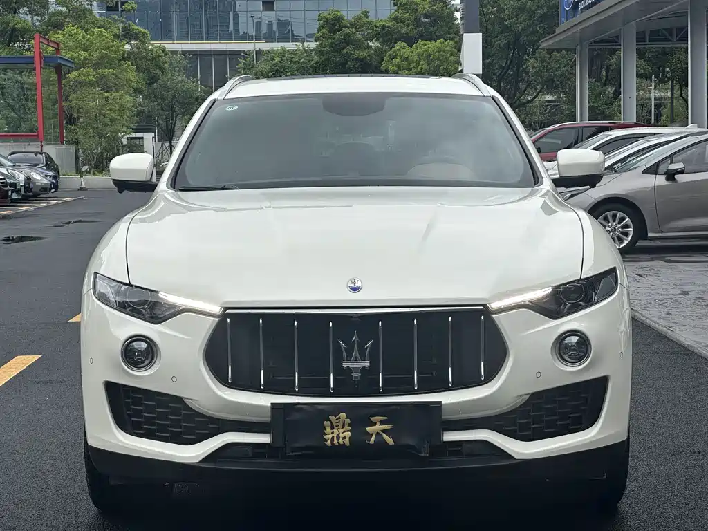 Levante 3.0 T Standard
