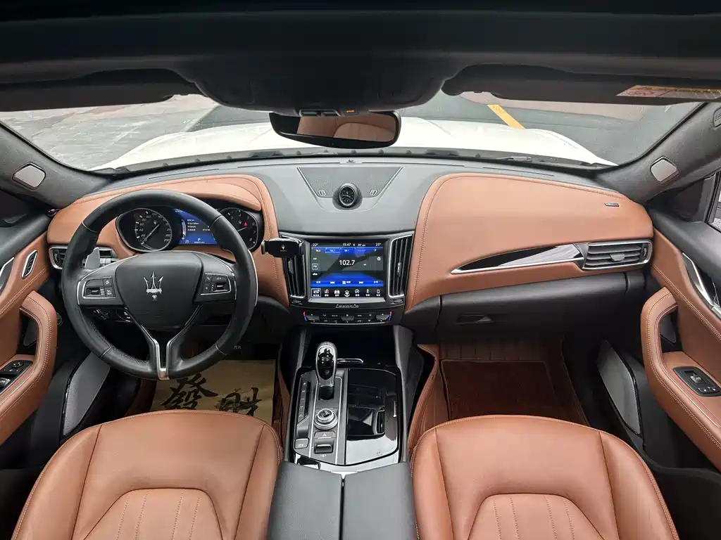 Levante 3.0 T Standard