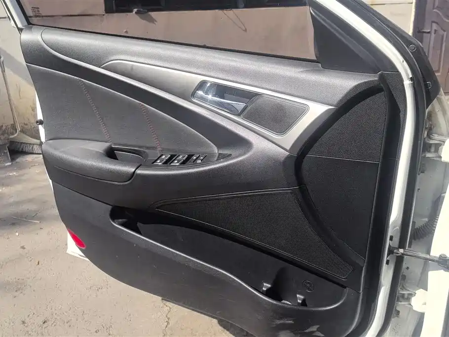 Eado XT 1.6 L Auto Premium Cool CN-V