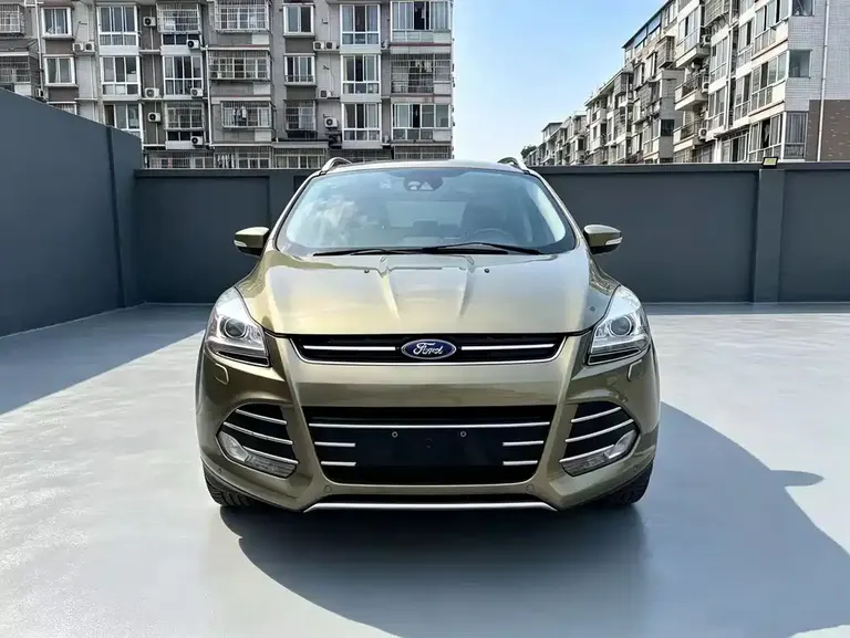 Ford Kuga 2.0 L GTDi 4 WD Distinguished