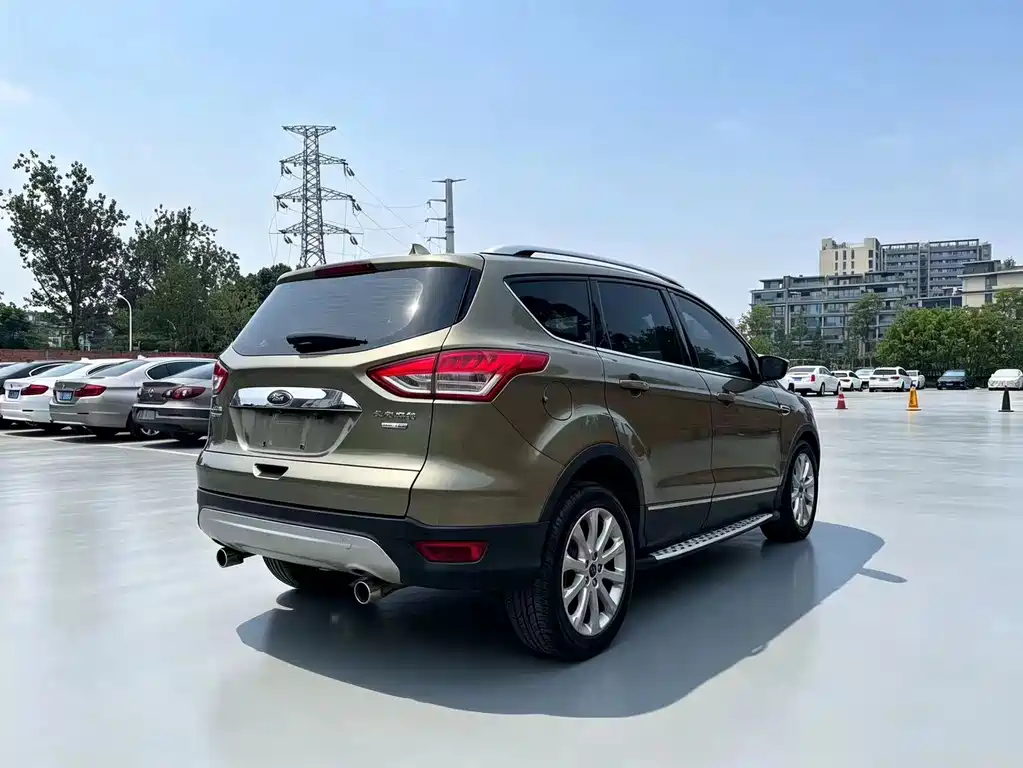 Kuga 2.0 L GTDi 4 WD Distinguished
