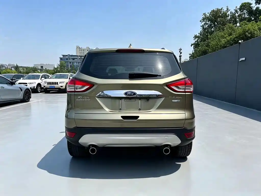 Kuga 2.0 L GTDi 4 WD Distinguished