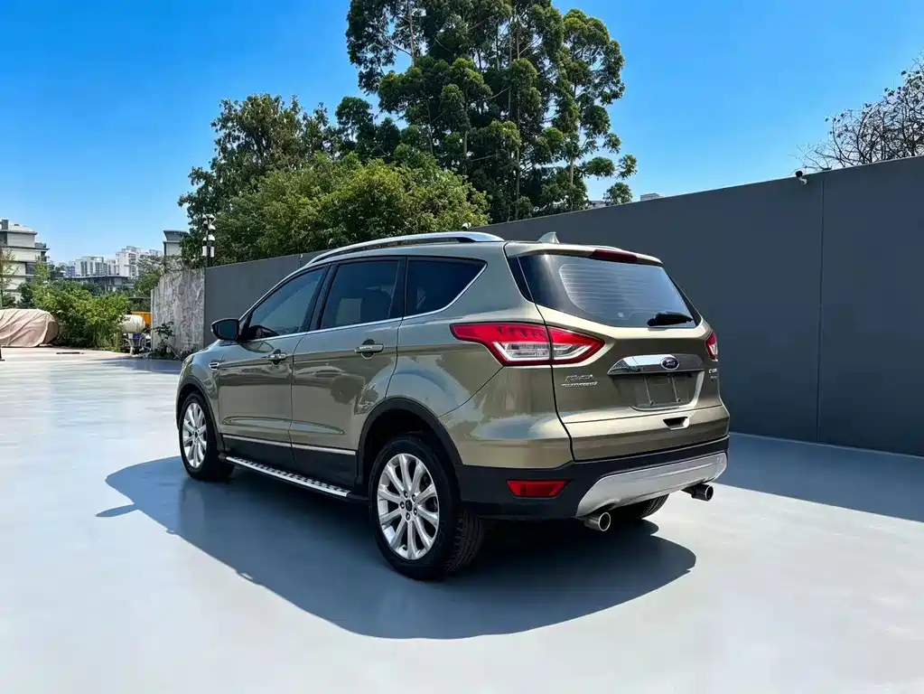 Kuga 2.0 L GTDi 4 WD Distinguished