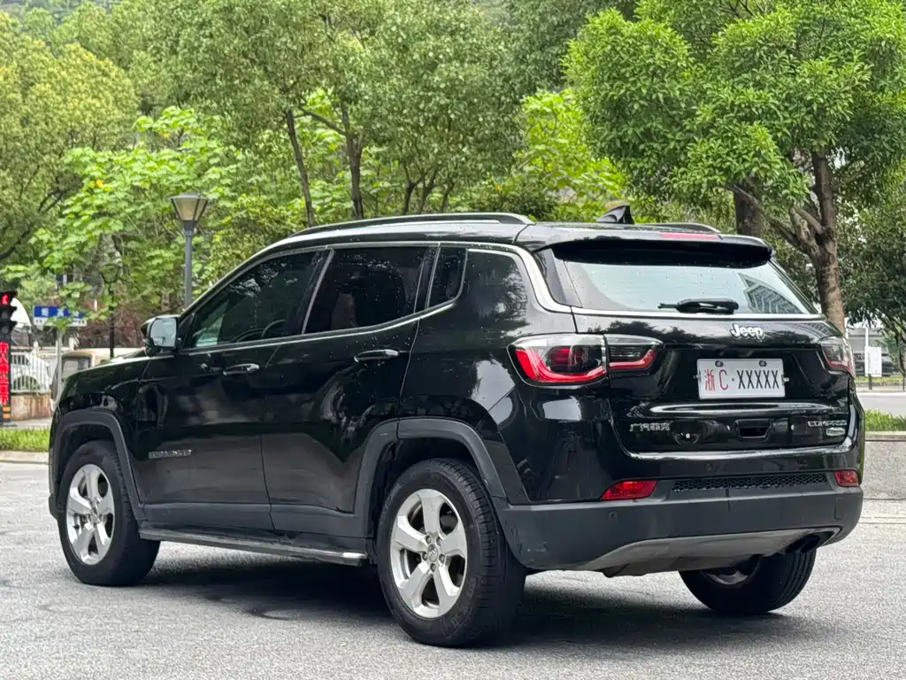 Compass 200 T Auto Home Enjoyment