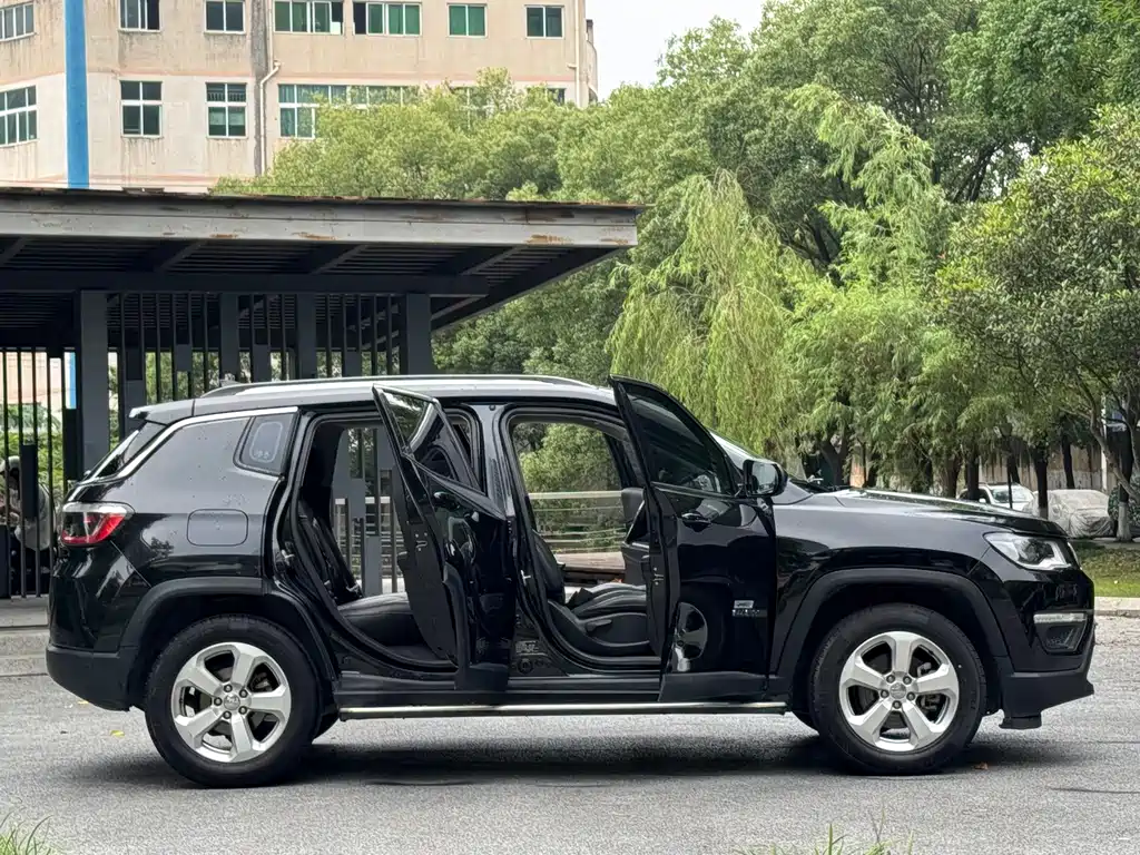 Compass 200 T Auto Home Enjoyment