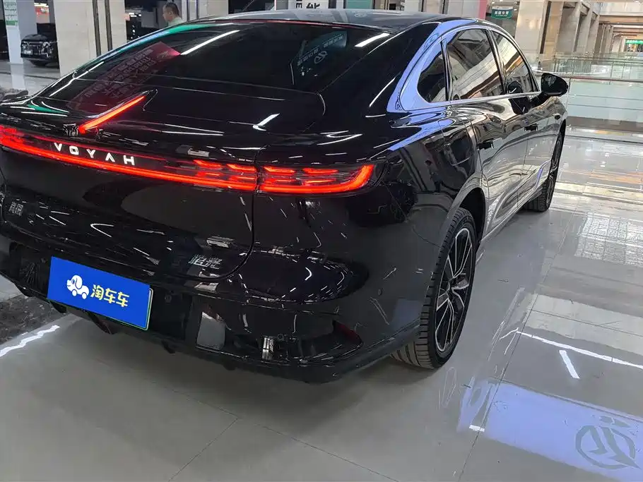 Voyah Zhuiguang PHEV 4 WD Ultra Long Range Flagship