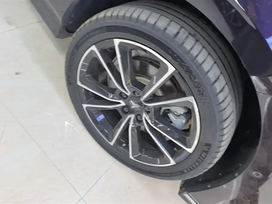 Voyah Zhuiguang PHEV 4 WD Ultra Long Range Flagship