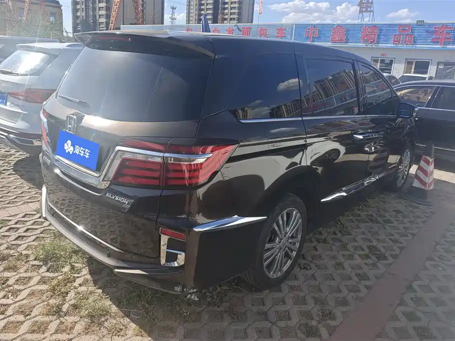 Elysion 2.4 L Luxury