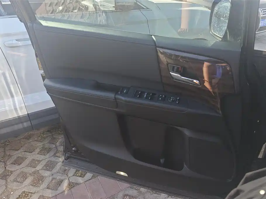 Elysion 2.4 L Luxury