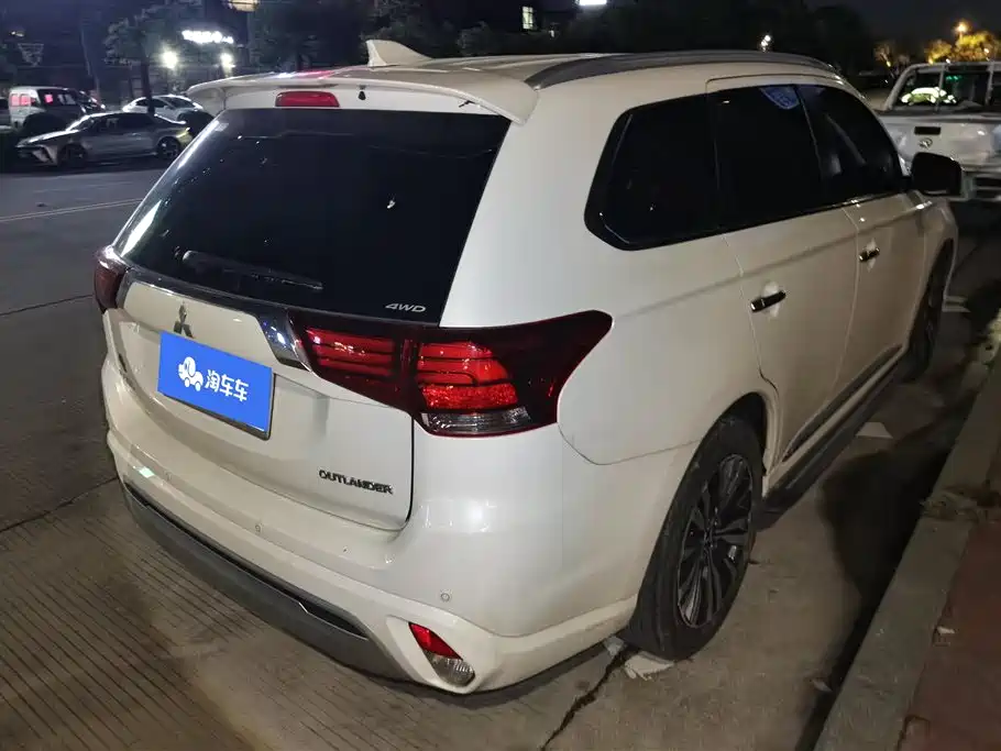Outlander 2.4 L 4 WD Enjoyment 5-seat
