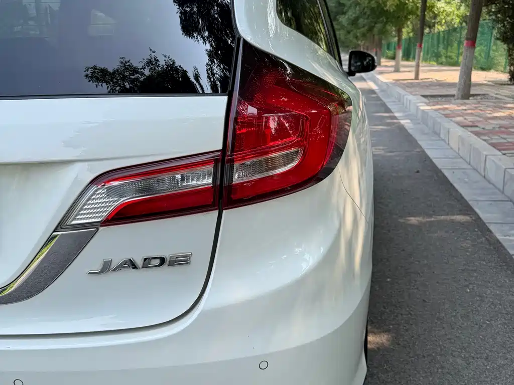 Jade 1.8 L Auto Comfort 5-seat