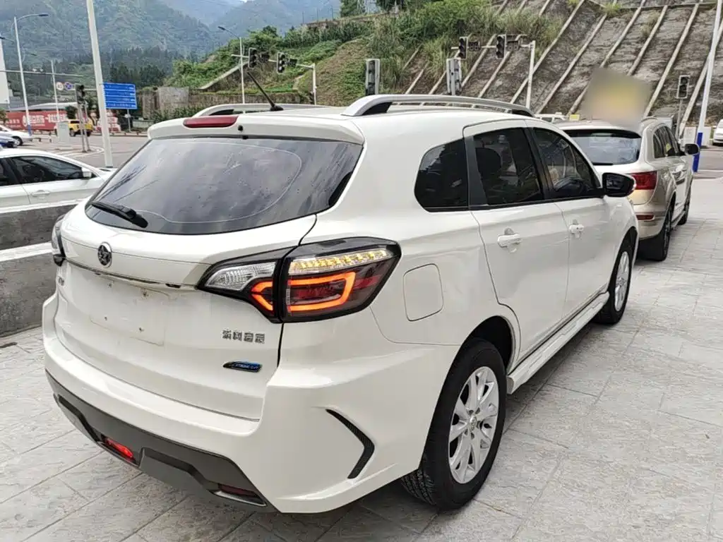 Venucia T70 启辰T70 2020款 2.0 L CVT精享版 国VI