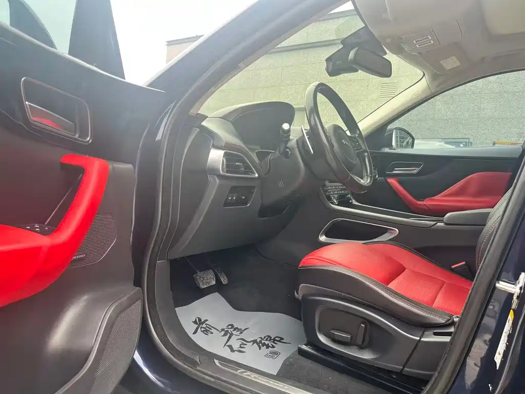 Jaguar F-PACE 2.0 T 4 WD R-Sport Sport