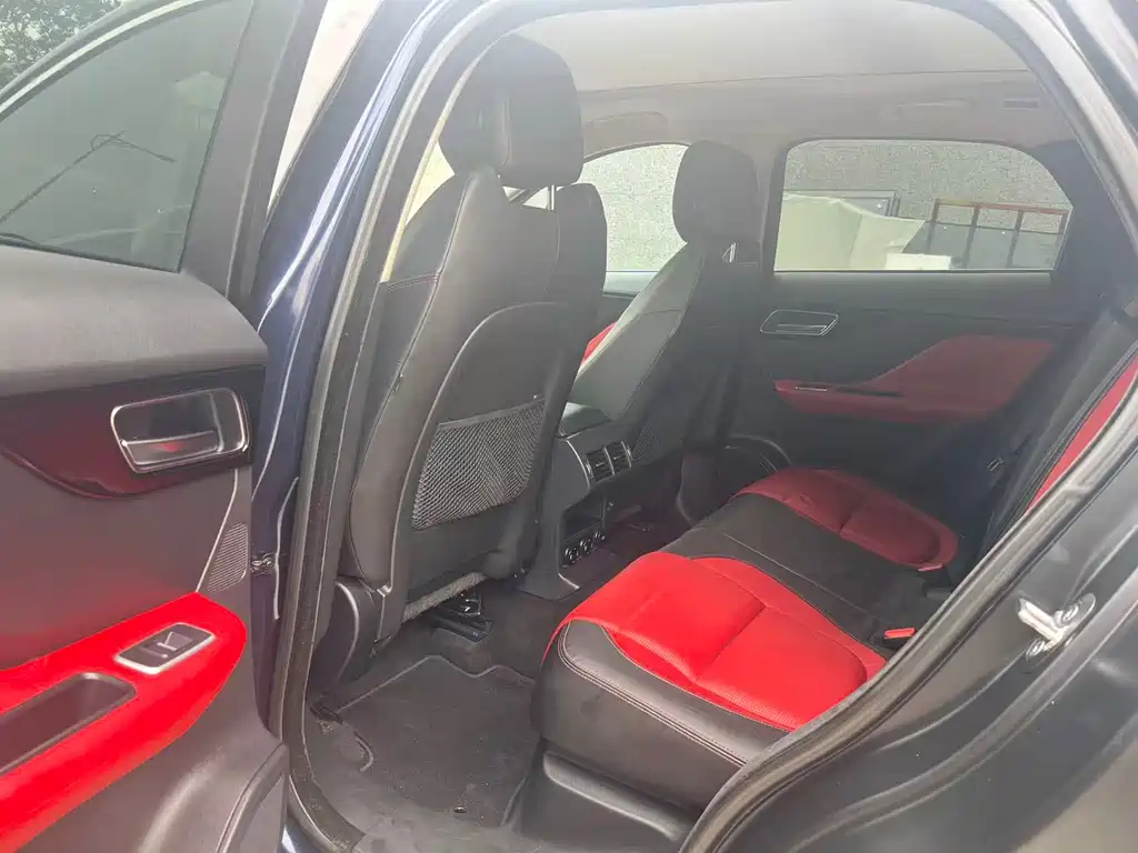 Jaguar F-PACE 2.0 T 4 WD R-Sport Sport