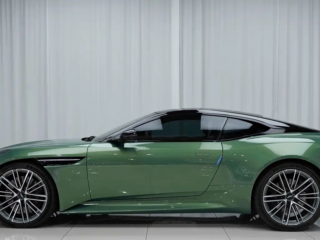 Aston Martin DB12 4.0 T V8 Coupe