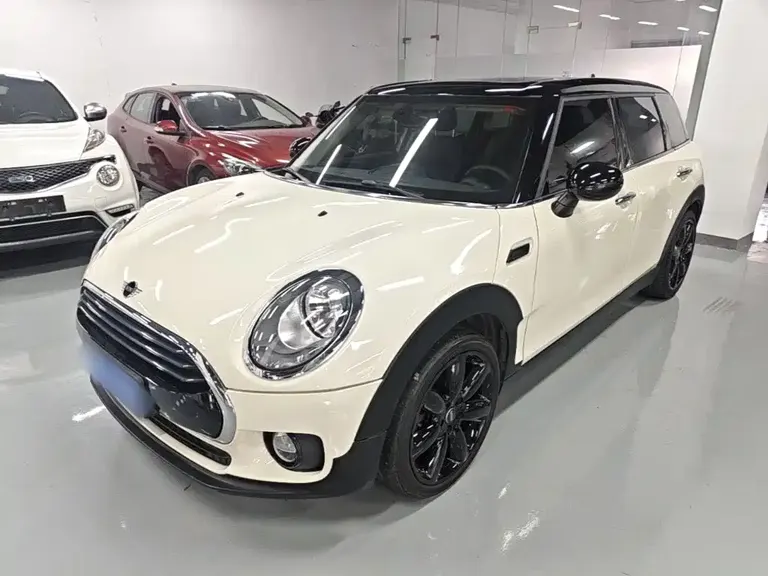 MINI CLUBMAN 1.5 T COOPER Artist