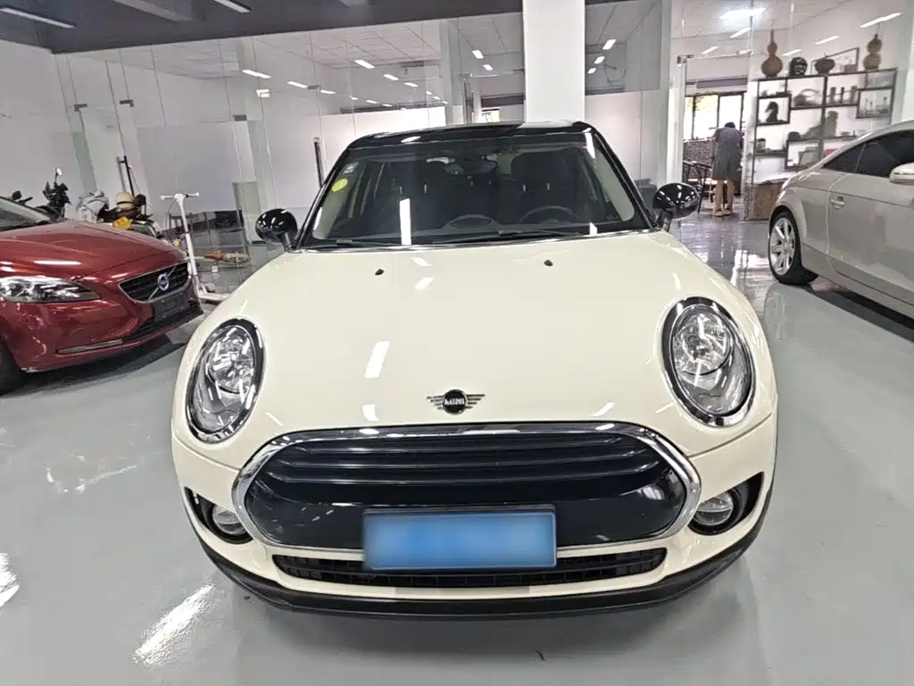 MINI CLUBMAN 1.5 T COOPER Artist