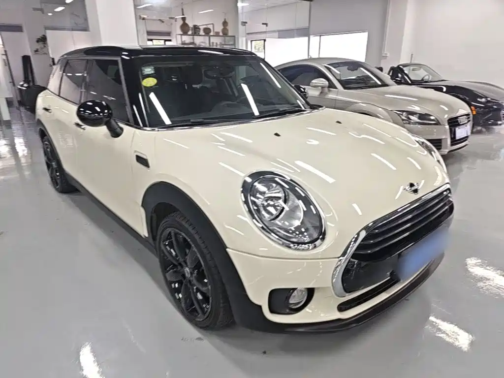 MINI CLUBMAN 1.5 T COOPER Artist