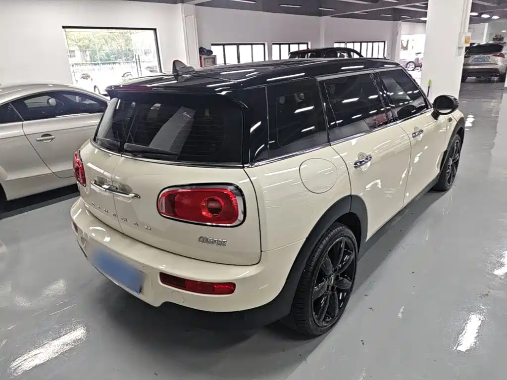 MINI CLUBMAN 1.5 T COOPER Artist