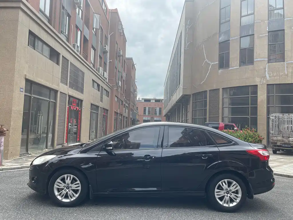 Focus Sedan 1.6 L Auto Comfort