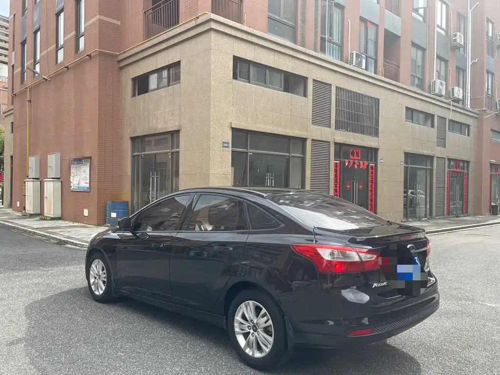 Focus Sedan 1.6 L Auto Comfort