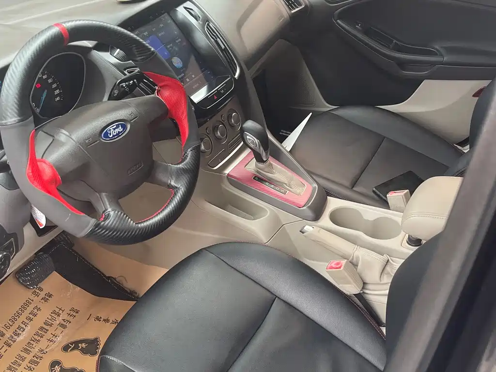 Focus Sedan 1.6 L Auto Comfort