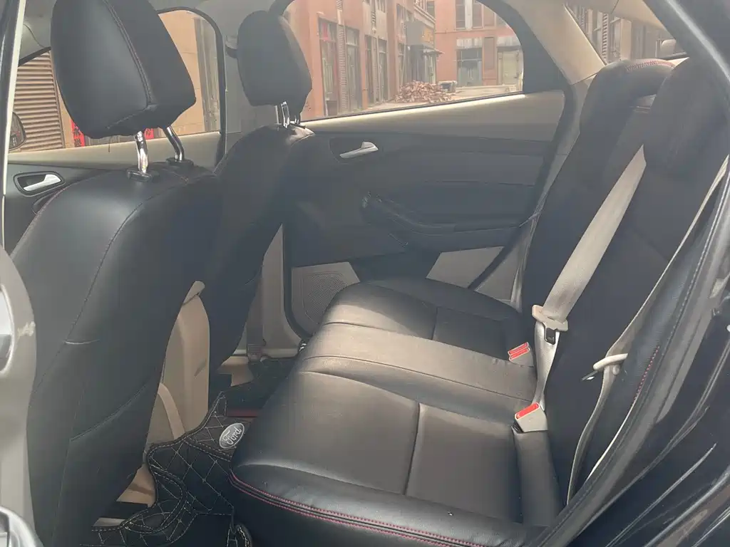 Focus Sedan 1.6 L Auto Comfort
