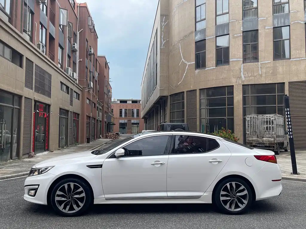 Kia K5 2.0 L Auto Luxury