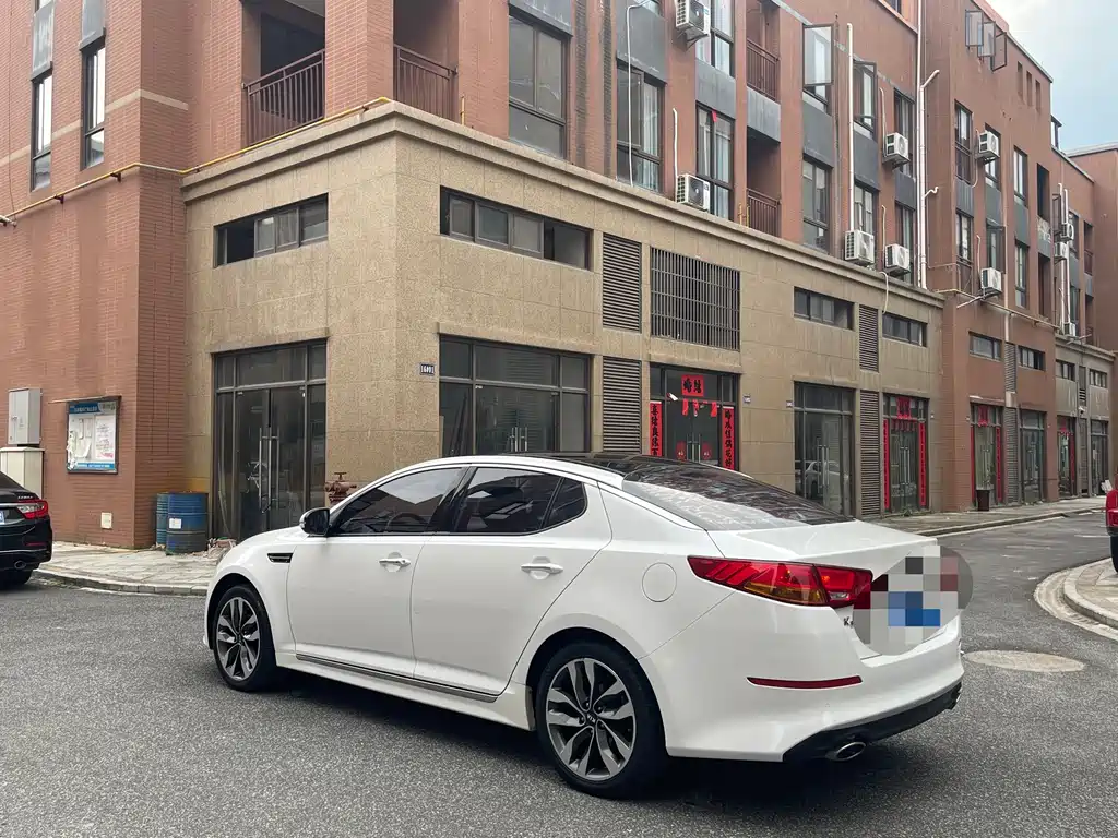 Kia K5 2.0 L Auto Luxury