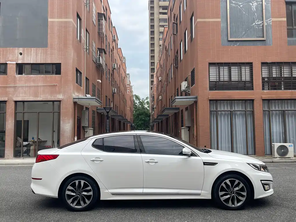 Kia K5 2.0 L Auto Luxury