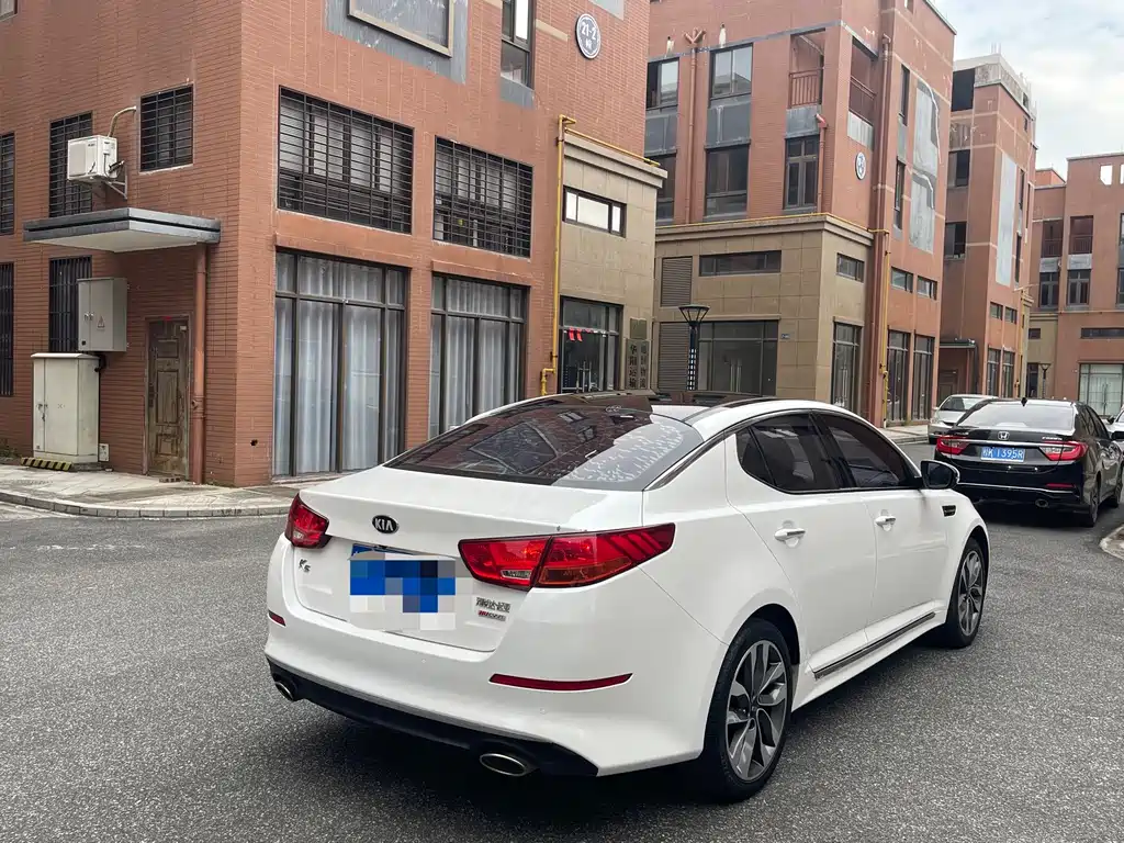 Kia K5 2.0 L Auto Luxury