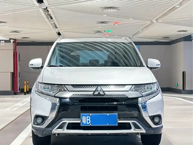 Mitsubishi Outlander 2.0 L 2 WD Smooth Enjoyment 5-seat CN-VI