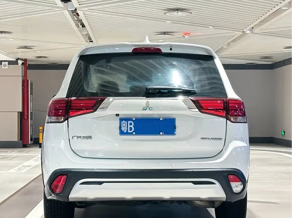Outlander 2.0 L 2 WD Smooth Enjoyment 5-seat CN-VI