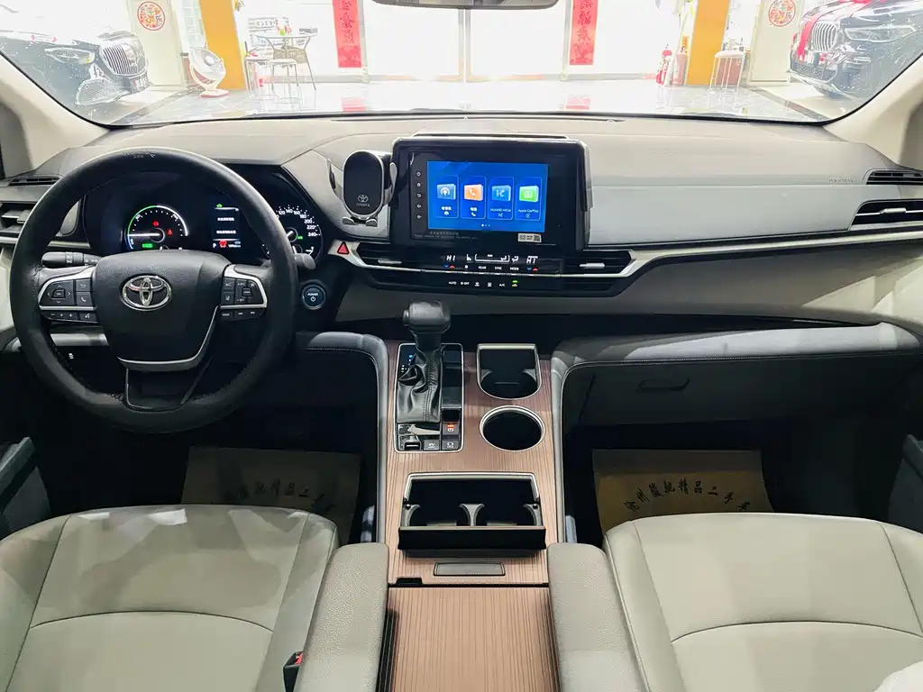 Granvia 2.5 L Hybrid Comfort