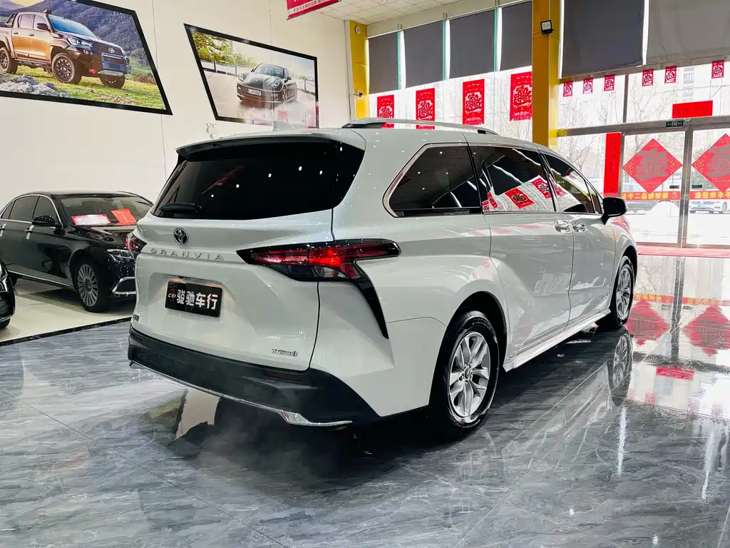 Granvia 2.5 L Hybrid Comfort