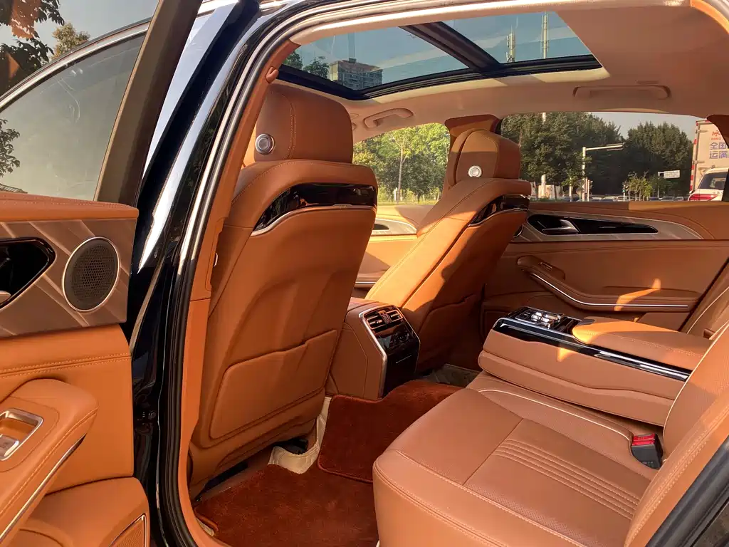 Hongqi H9 2.0 T Connected Flagship Enjoyment