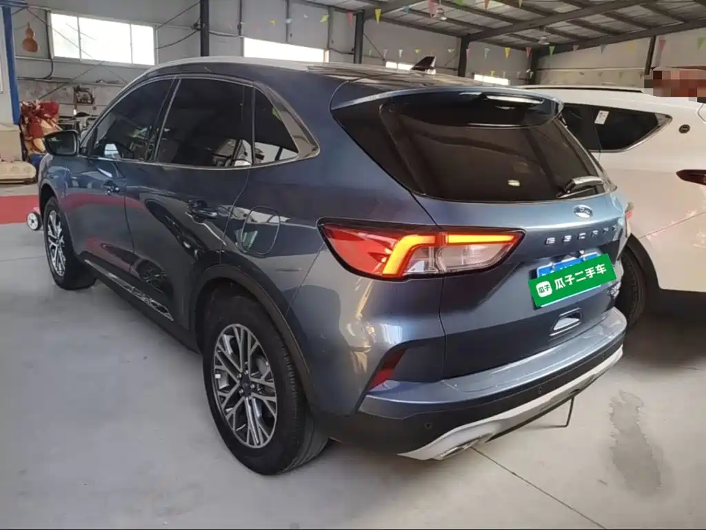 Escape EcoBoost 245 2 WD Shine Enjoyment