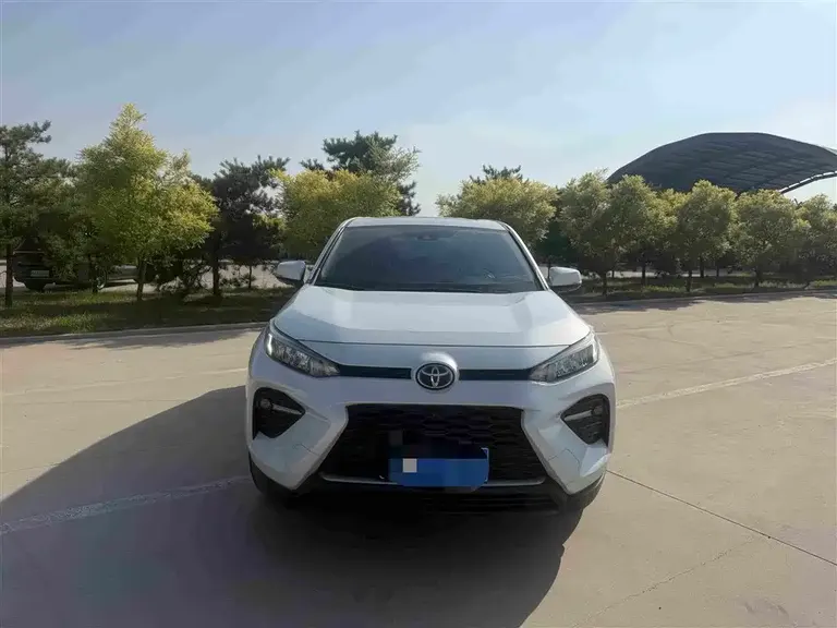 Toyota Wildlander 2.0 L CVT 2 WD Luxury PLUS