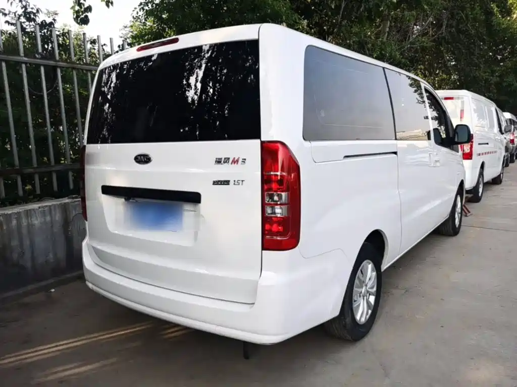Refine M3 瑞风M3 2023款 PLUS 1.5 T 5/7座经典版