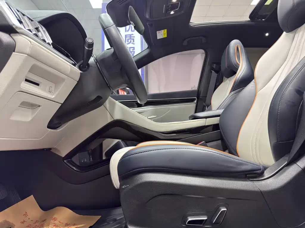 Song PLUS NEV Glory DM-i 110 km Flagship PLUS