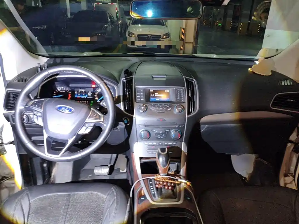 Edge EcoBoost 245 2 WD Platinum Sharp 7-seat CN-V