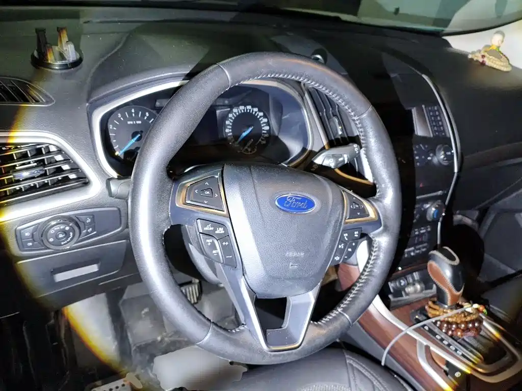 Edge EcoBoost 245 2 WD Platinum Sharp 7-seat CN-V