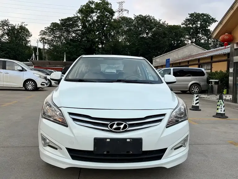 Hyundai Accent 1.4 L Manual Intelligent GLS