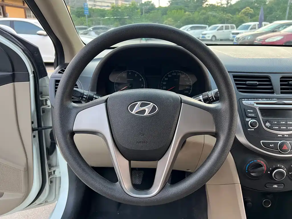 Accent 1.4 L Manual Intelligent GLS