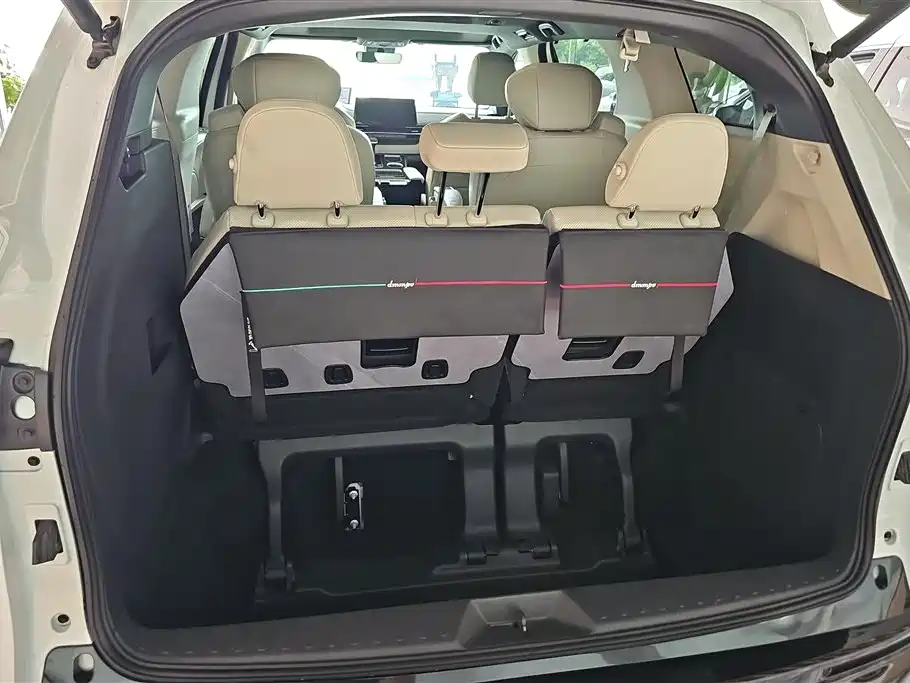 Granvia 2.5 L Hybrid Noble ULTRA