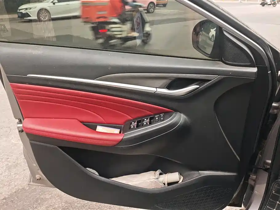Eado PLUS Blue Whale NE 1.4 T GDI DCT Flagship
