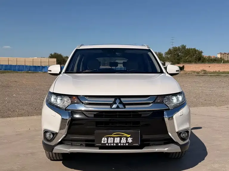 Mitsubishi Outlander 2.4 L 4 WD Luxury 7-seat